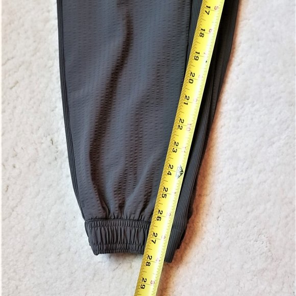 NWT Athleta Brooklyn Textured jogger in Mountain Olive size 4 - Picture 9 of 10